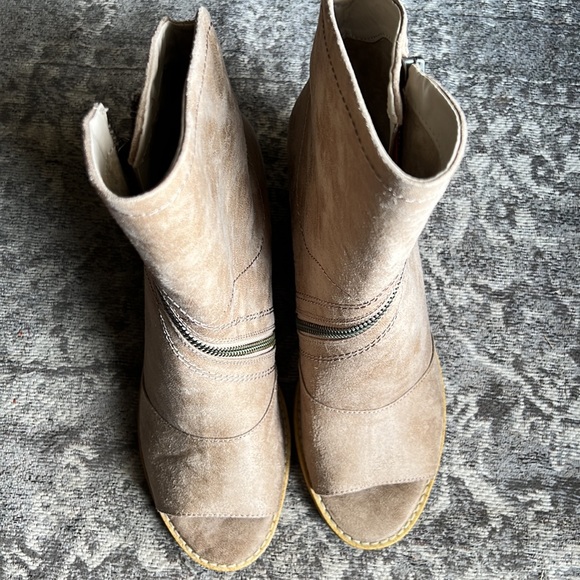 White Mountain Dara peep toe booties EUC - Picture 2 of 6